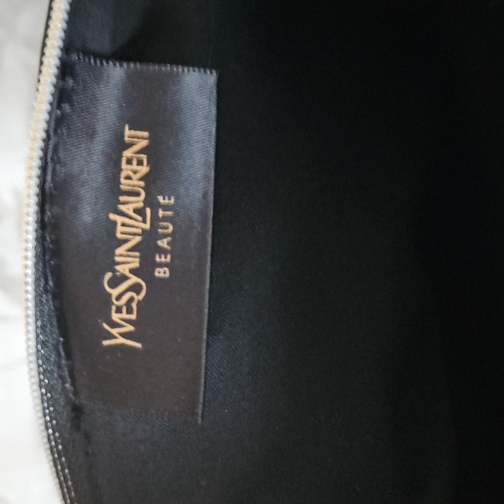 Yves Saint Laurent Cosmetics Bag. - Picture 3 of 11